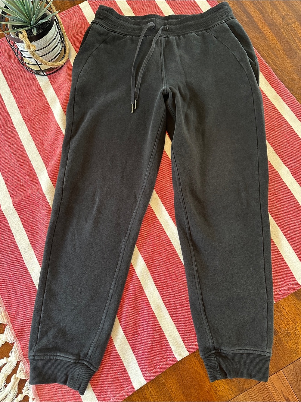 Lululemon Women’s Scuba jogger Black Sz8